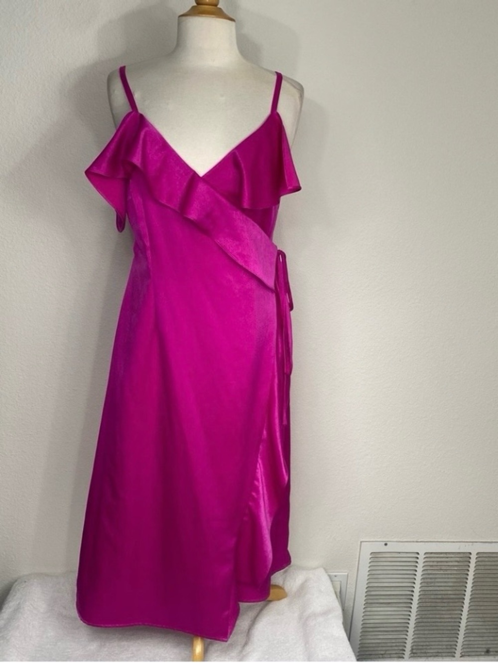 NWT New Warehouse Women's Fuschia Pink Wrap Ruffle Dress Size 8 Barbie Party
